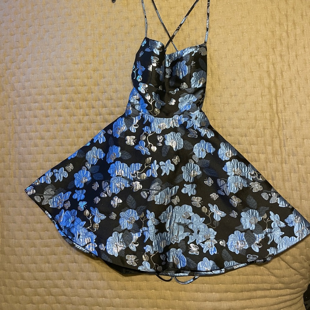 Backless cocktail dress